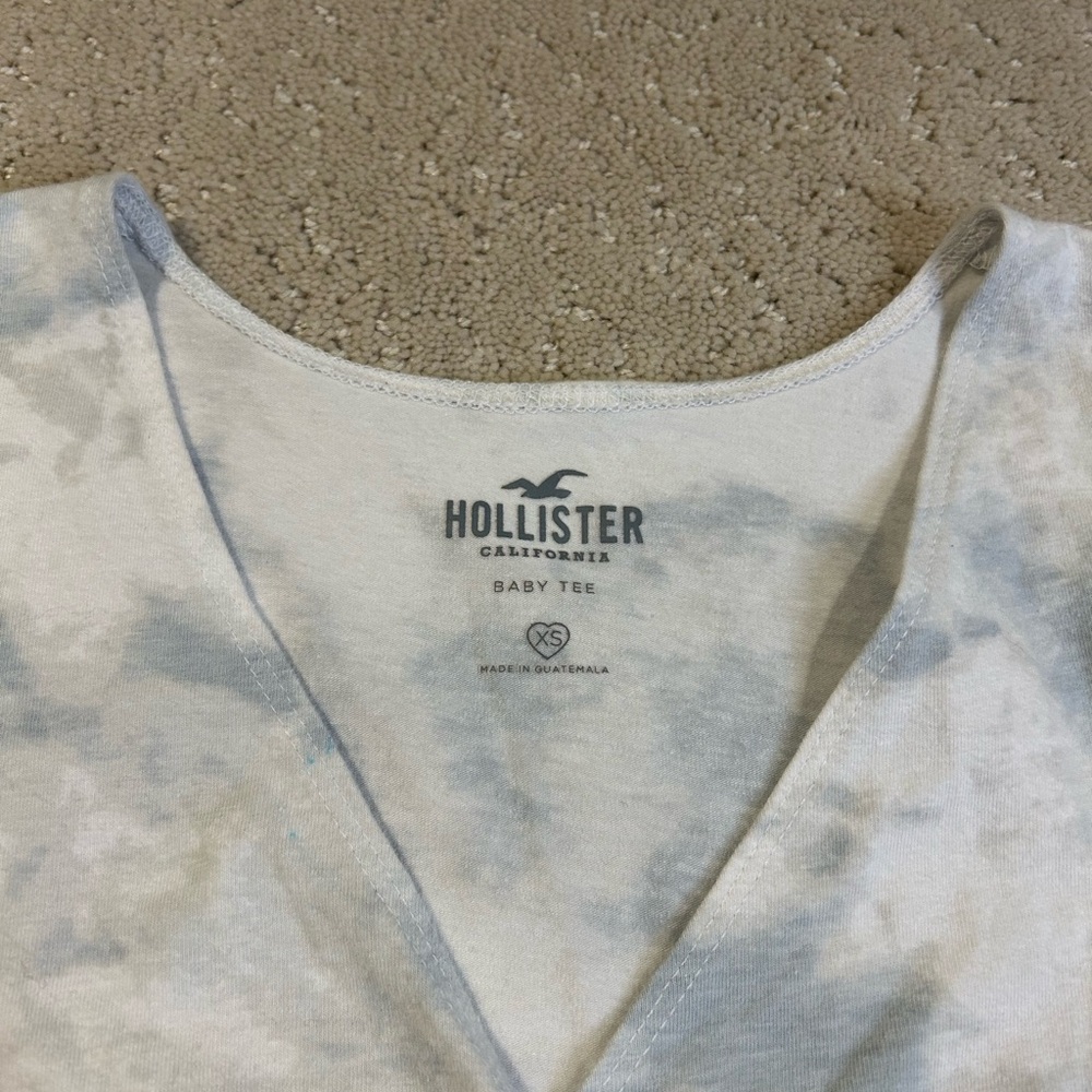 Hollister‎ Women's Lightwash White & Blue Baby Tee V-Neck Size XS - Picture 3 of 8
